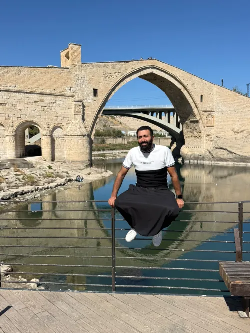 Ferit Ateşbakan, biyografi