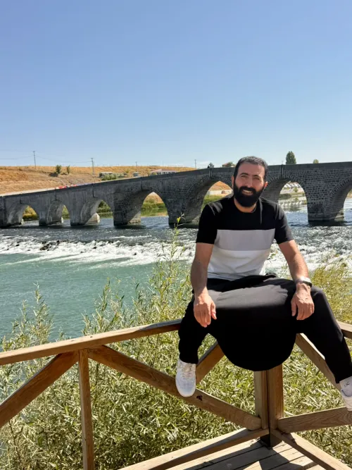 Ferit Ateşbakan, biyografi