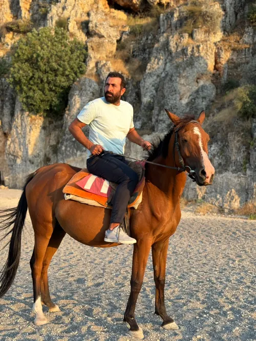 Ferit Ateşbakan, biyografi