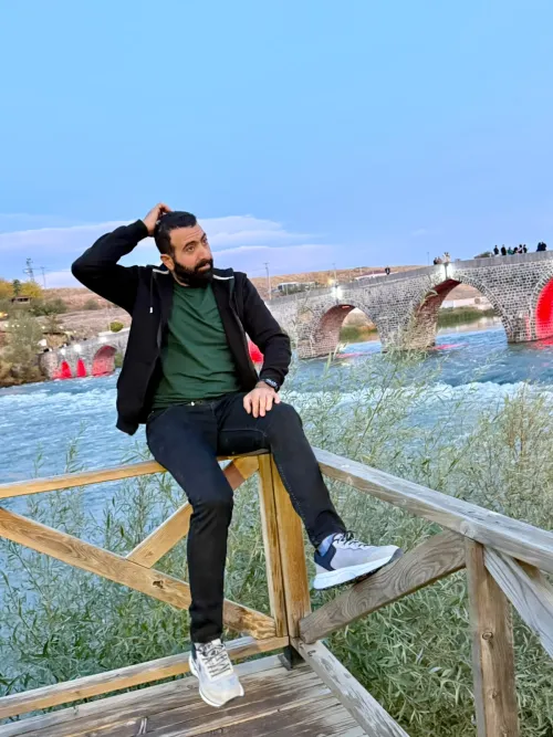 Ferit Ateşbakan, biyografi